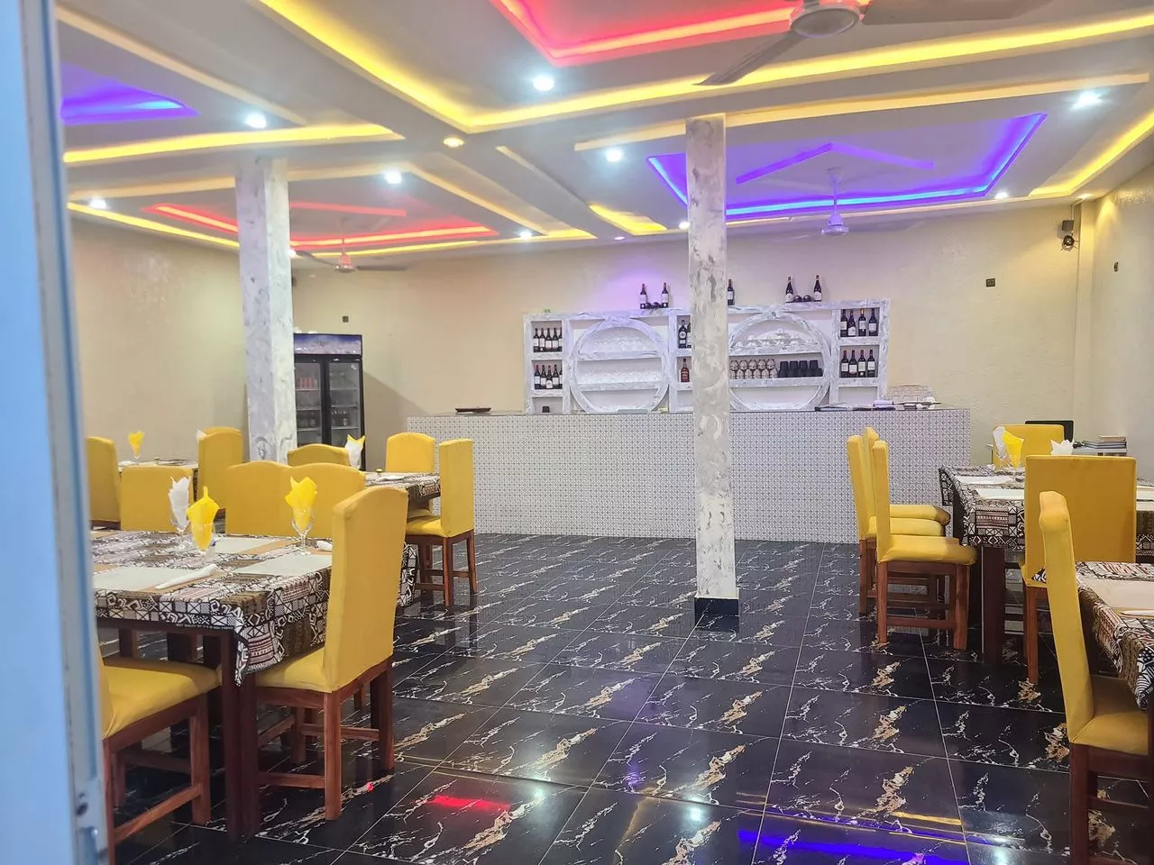 Vister le Benin - Adresse Bar Restaurant Glacier - Express Tourisme