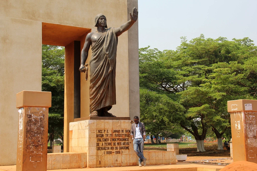 Vister le Benin - Le roi Béhanzin et la place Goho à Abomey - Express Tourisme