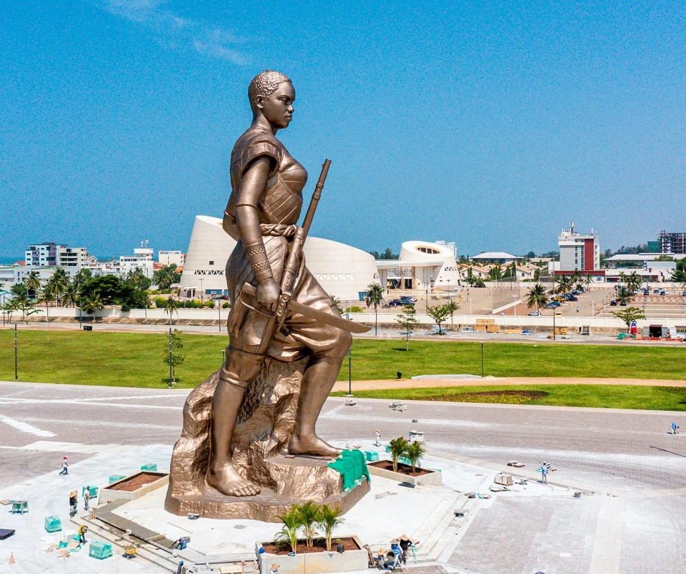 Vister le Benin - Monument de l’Amazone à Cotonou - Express Tourisme